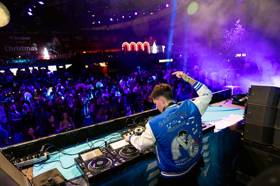 Blue Party By Michenlo