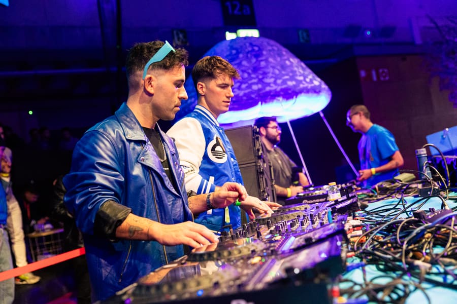 Blue Party By Michenlo