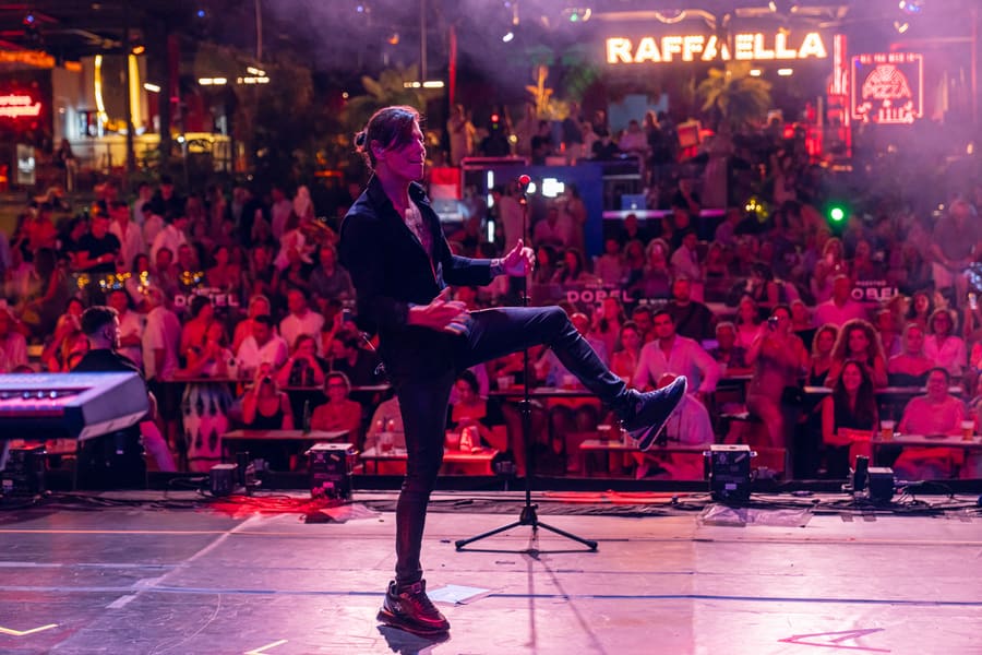 Julio Iglesias JR