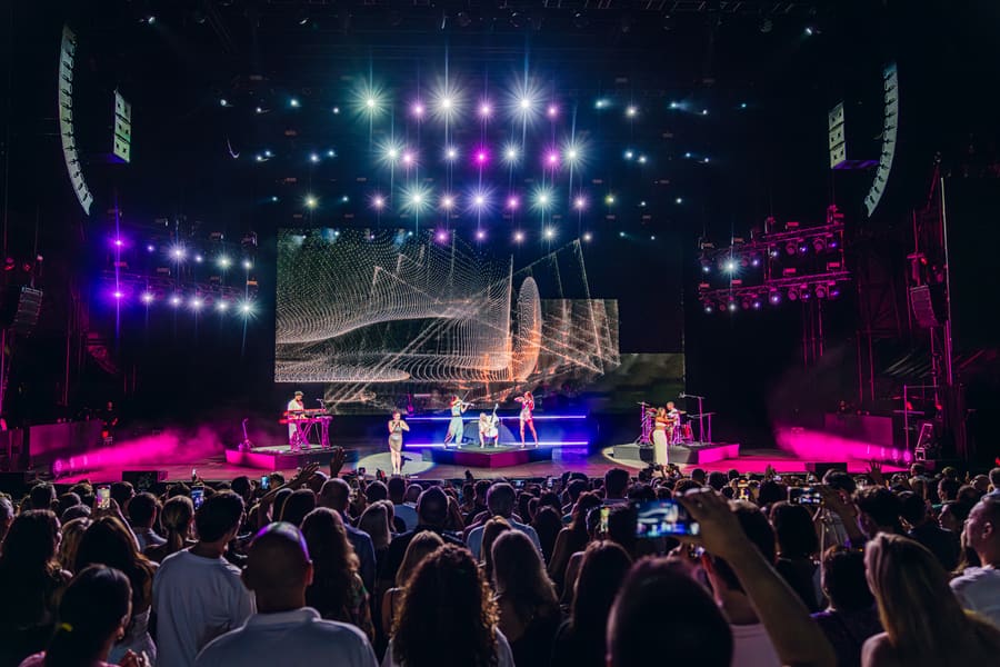 Clean Bandit